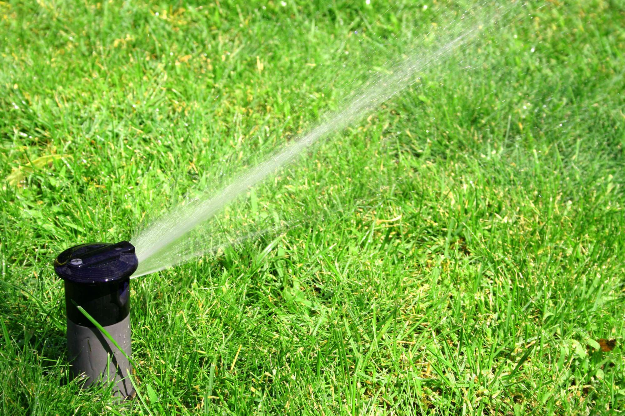 working lawn sprinkler